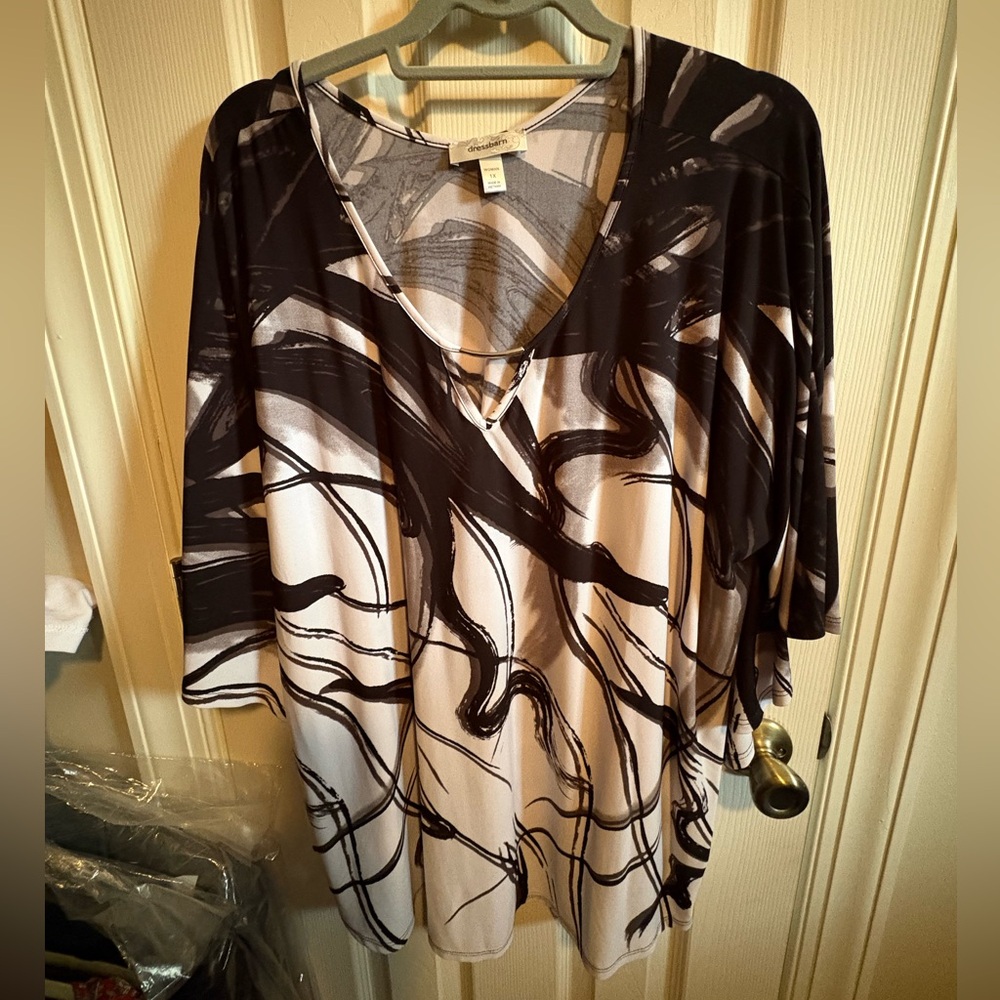 Dressbarn Black and White Abstract Tunic